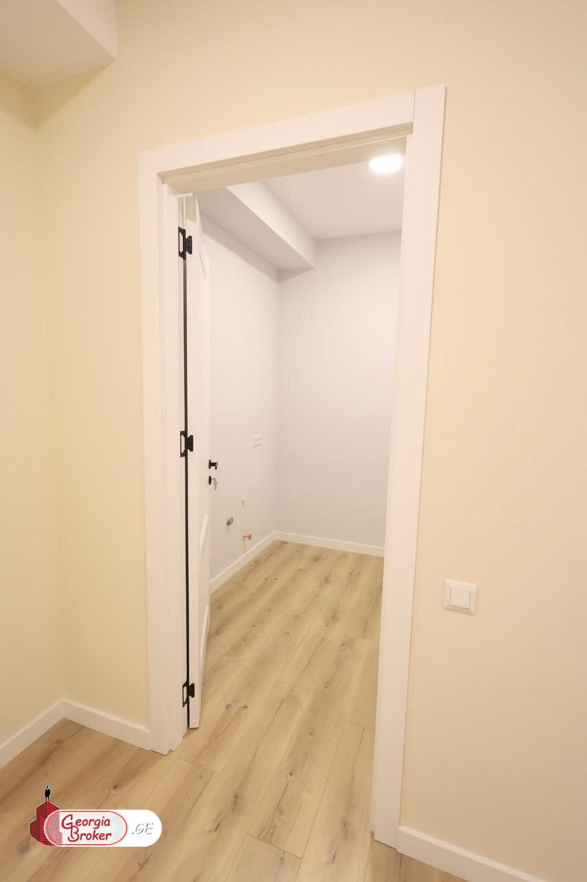 იყიდება ახალი გარემონტებული 5 ოთახიანი ბინა